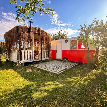 Camping Mona Glamping Caravan Seferihisar