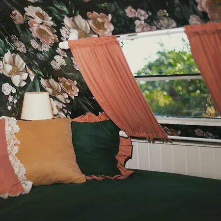 Mona Glamping Caravan *