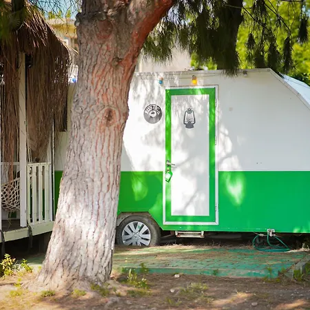 Mona Glamping Caravan Kemp