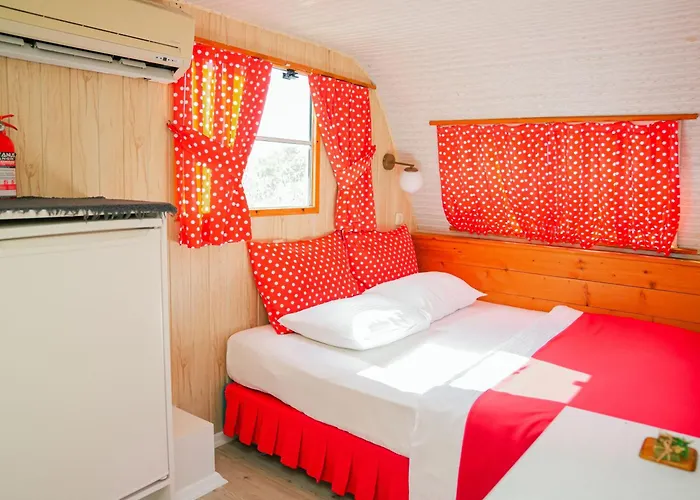 Mona Glamping Caravan