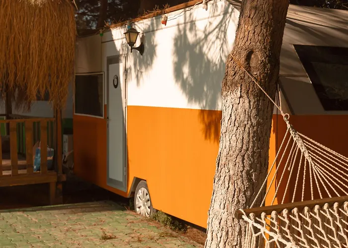 Mona Glamping Caravan Kemp