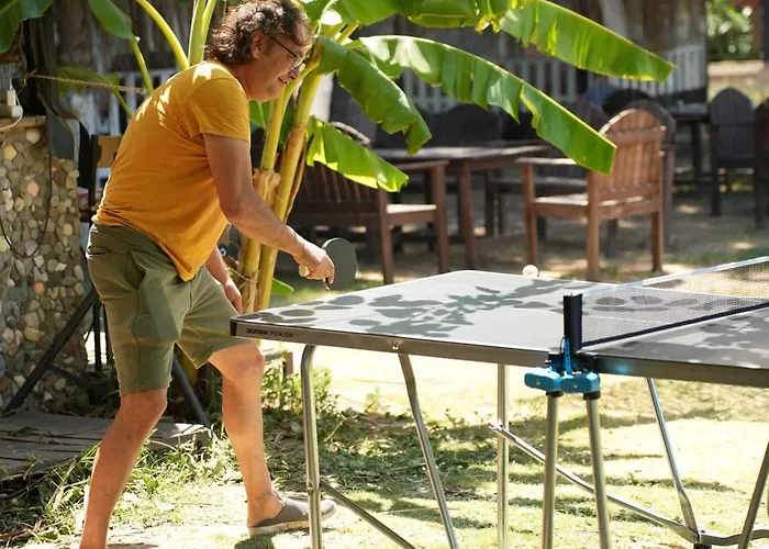 Kemp Mona Glamping Caravan