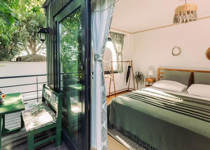 Mona Glamping Caravan Kemp