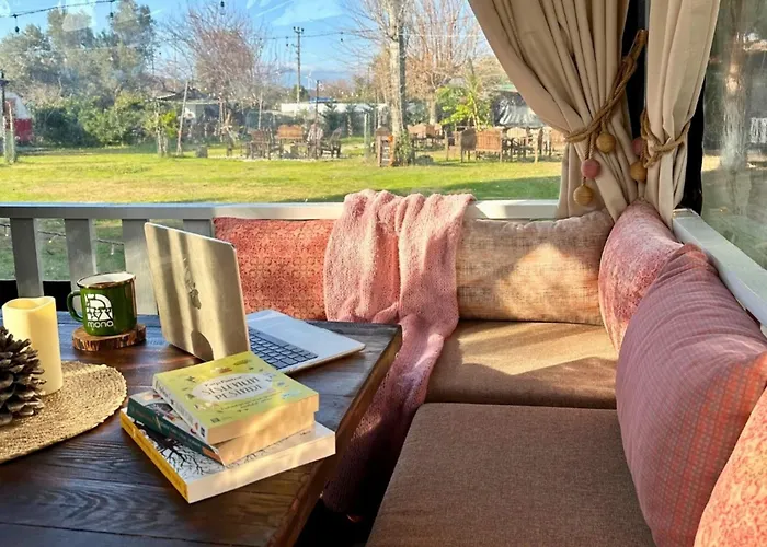 Kemp Mona Glamping Caravan *