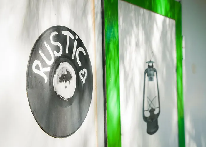 Mona Glamping Caravan