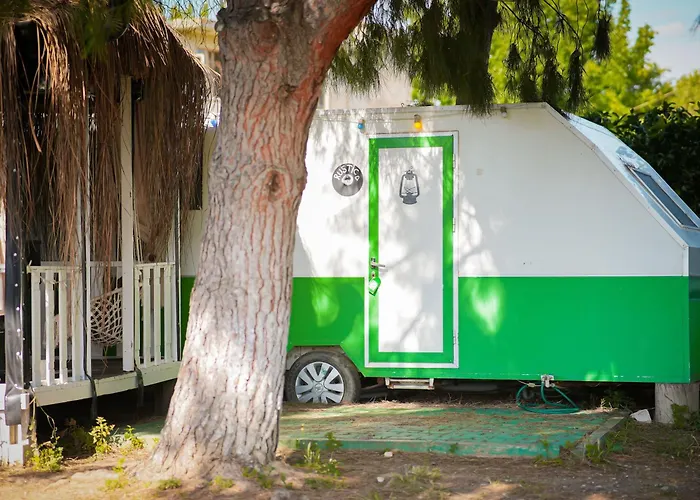 Mona Glamping Caravan Kemp