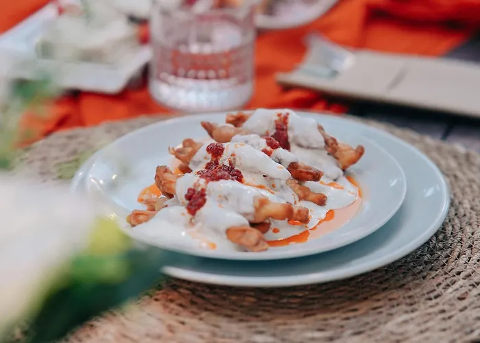 Kemp Mona Glamping Caravan *