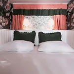 Mona Glamping Caravan