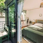Mona Glamping Caravan Campingplads