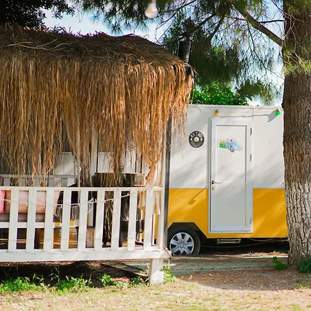 Mona Glamping Caravan