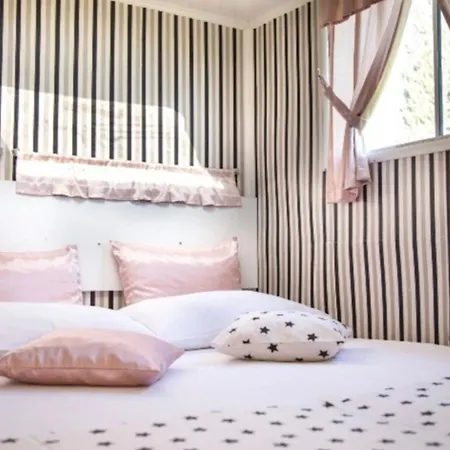 אתר קמפינג Mona Glamping Caravan ספריהיסאר