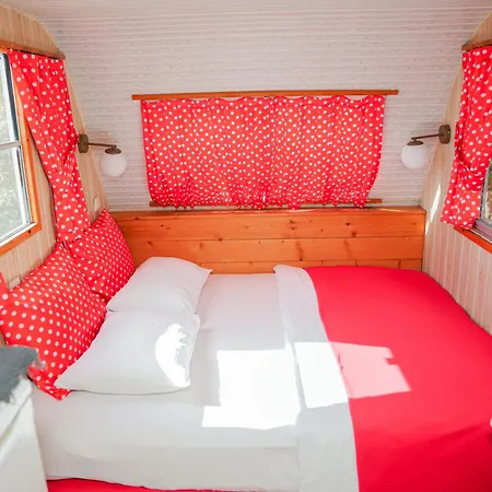 Camping Mona Glamping Caravan