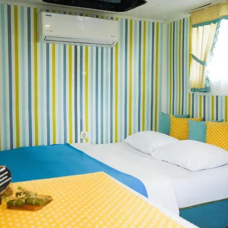 אתר קמפינג Mona Glamping Caravan