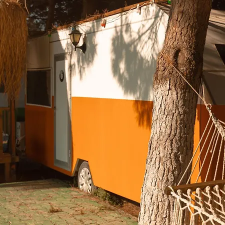 Mona Glamping Caravan אתר קמפינג