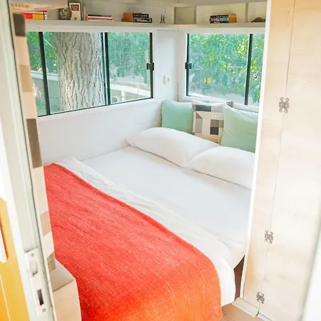 Mona Glamping Caravan אתר קמפינג