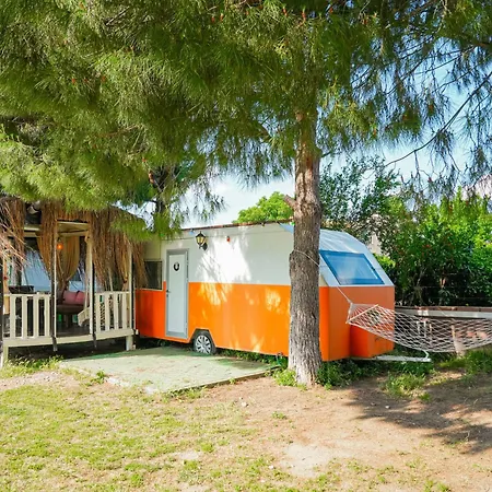 אתר קמפינג Mona Glamping Caravan ספריהיסאר