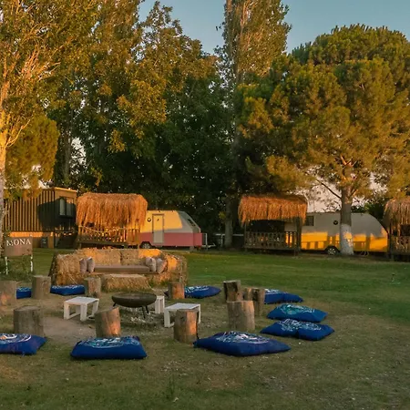 אתר קמפינג Mona Glamping Caravan ספריהיסאר