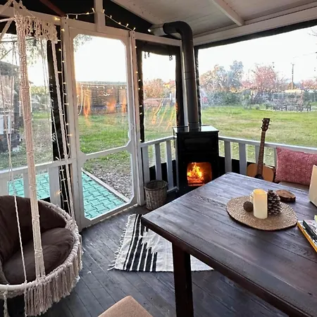 אתר קמפינג Mona Glamping Caravan ספריהיסאר