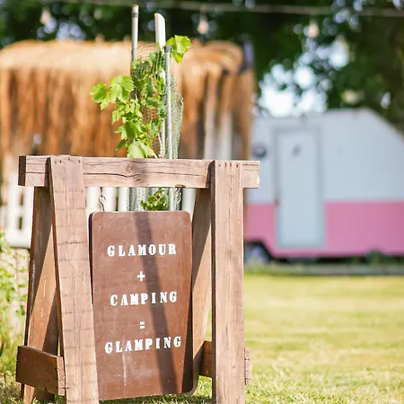 Mona Glamping Caravan