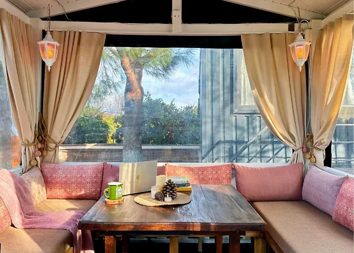 Mona Glamping Caravan