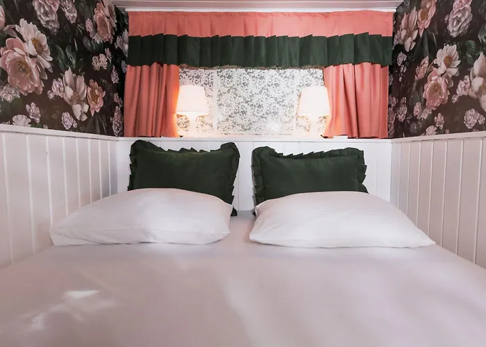 Mona Glamping Caravan