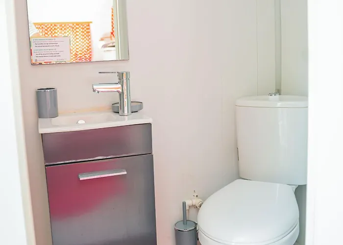 Mona Glamping Caravan مكان تخييم *