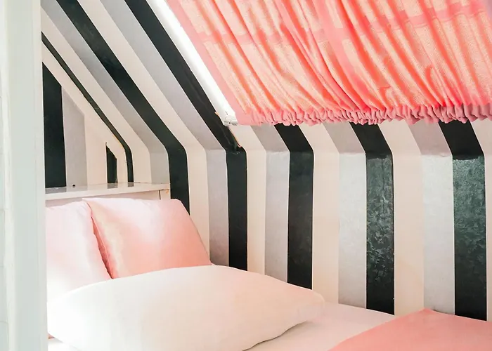 Mona Glamping Caravan مكان تخييم سفيريهيسار