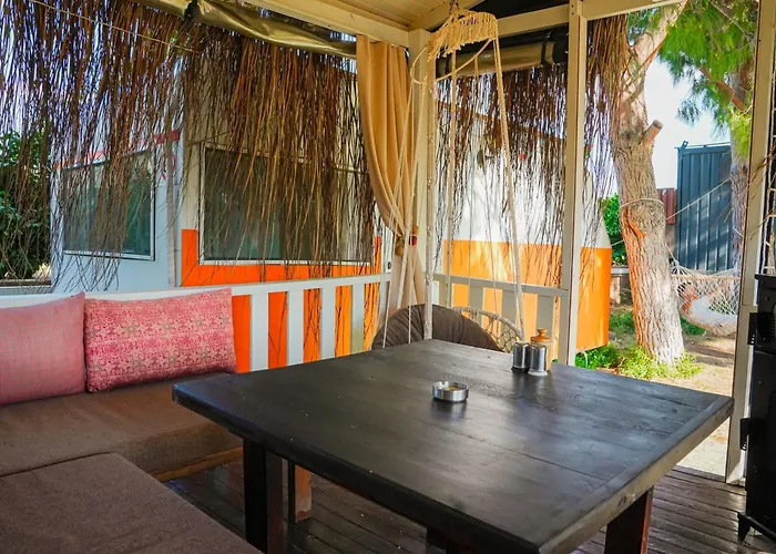 Mona Glamping Caravan Kemp