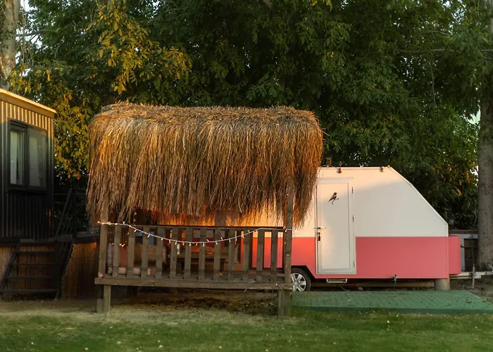 Mona Glamping Caravan