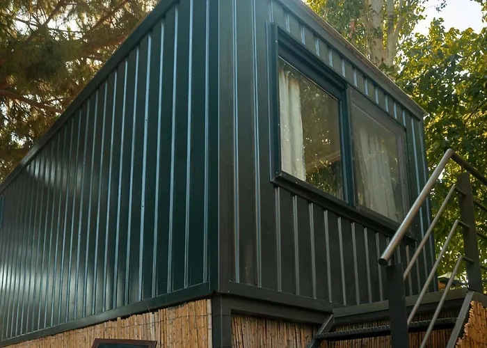 Mona Glamping Caravan مكان تخييم *