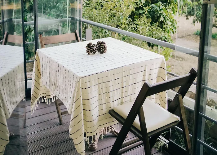 مكان تخييم Mona Glamping Caravan *