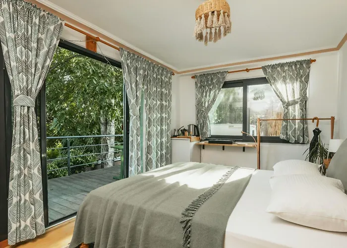 مكان تخييم Mona Glamping Caravan سفيريهيسار