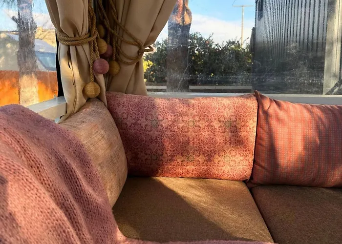 Mona Glamping Caravan سفيريهيسار