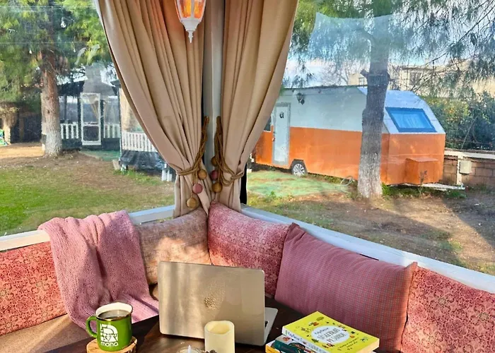 Kemp Mona Glamping Caravan